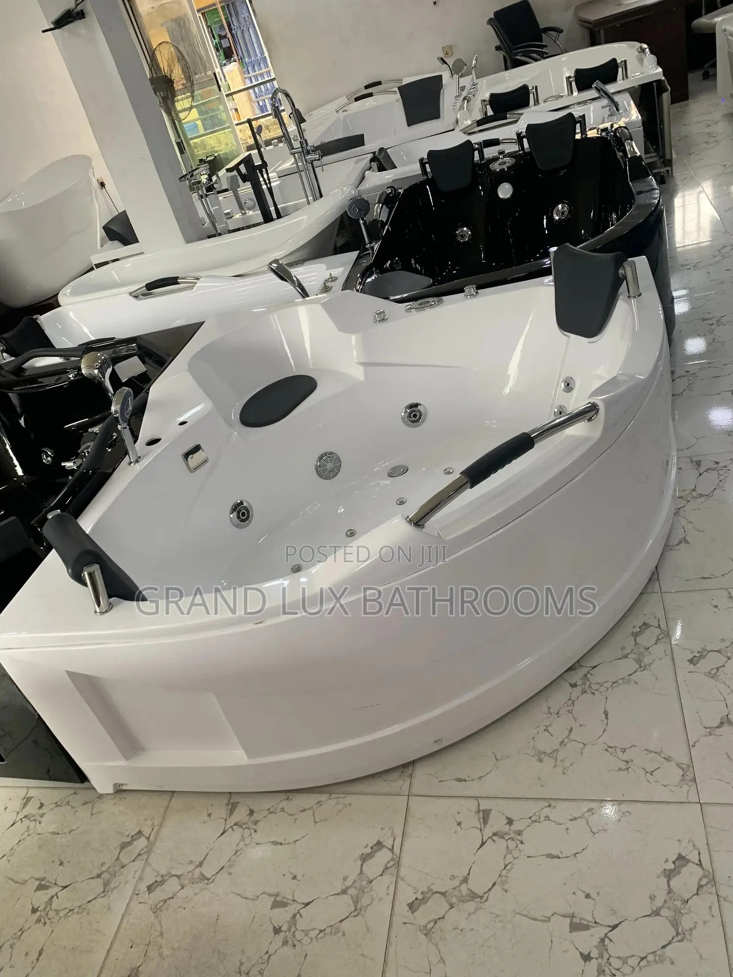 Modern Luxury Jacuzzi Tub