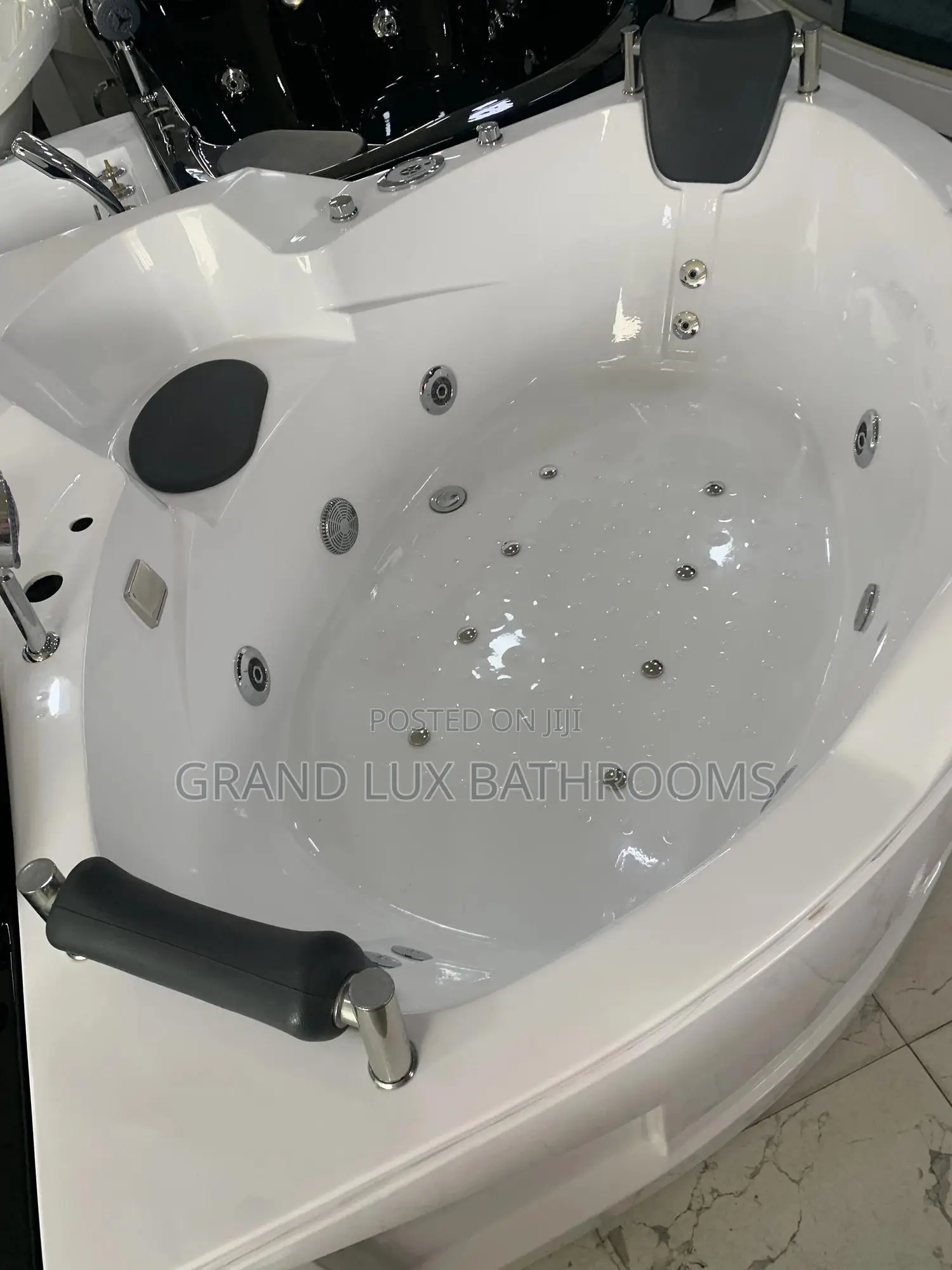 Modern Luxury Jacuzzi Tub