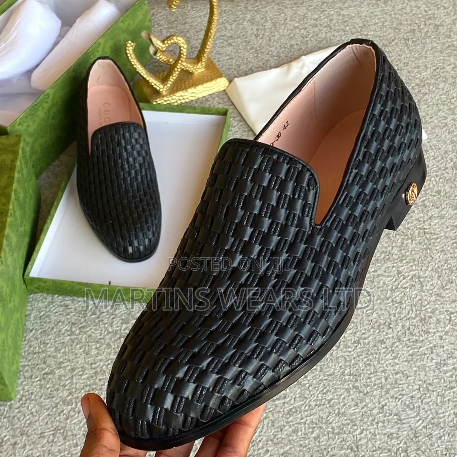 Gucci Leather Shoe Black and White Color