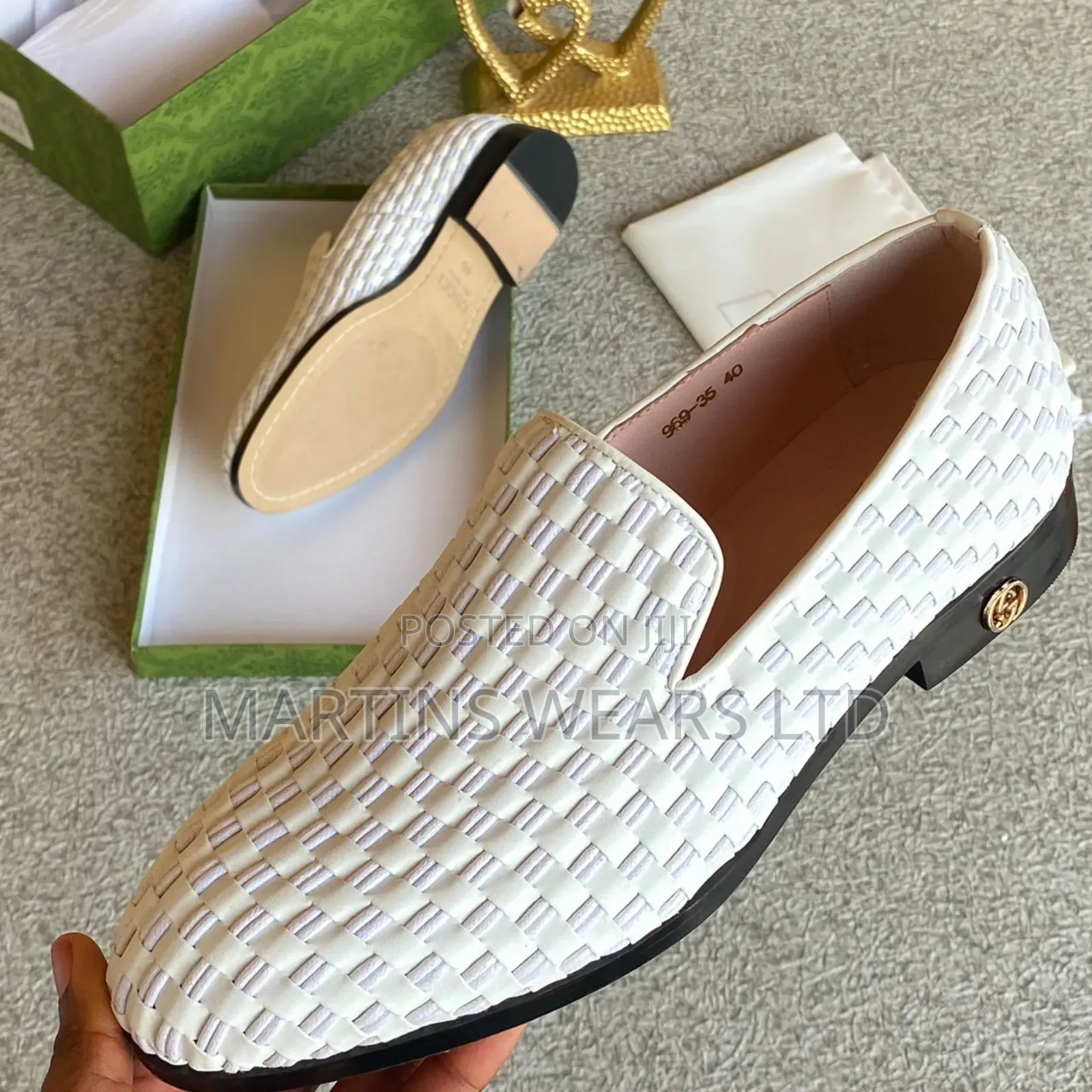 Gucci Leather Shoe Black and White Color