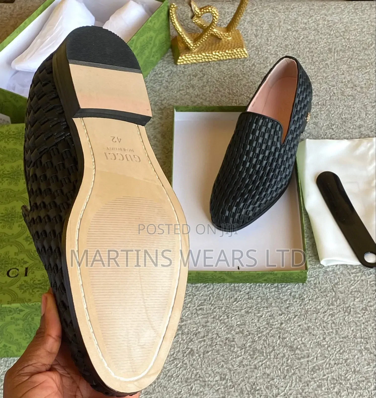 Gucci Leather Shoe Black and White Color