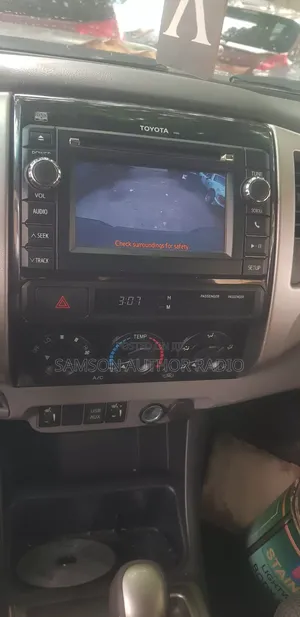 Photo - Factory Followcome Radio Toyota Tacoma 2012 Model