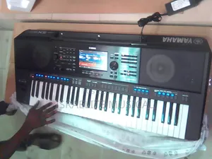 Original Yamaha Keyboard PSR Sx-920 With Original Adaptor
