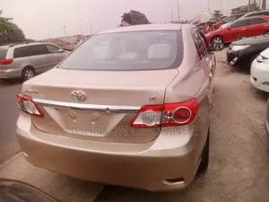 Toyota Corolla LE 4dr Sedan (1.8L 4cyl 4A) 2013 Gold