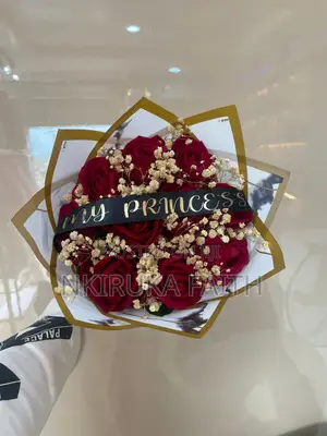 Girlfriend Day Rose Bouquet With Free Note Card