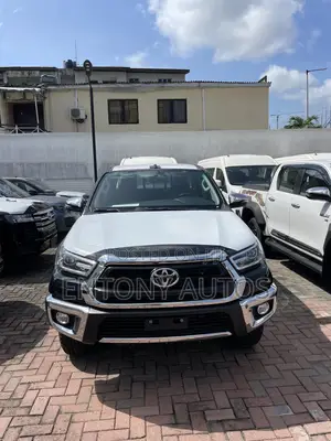 New Toyota Hilux 2025 Black