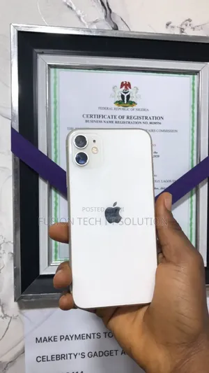 Photo - Apple iPhone 11 64 GB White