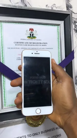 Photo - Apple iPhone 8 64 GB Gold