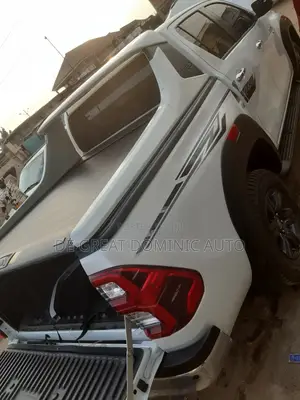 Manual Rolling Boot Cover With TRD Spoiler Toyota Hilux