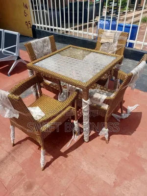 Outdoor Basket Dining Chair and Table
