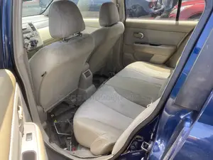Nissan Versa 1.8 SL Hatchback 2007 Blue