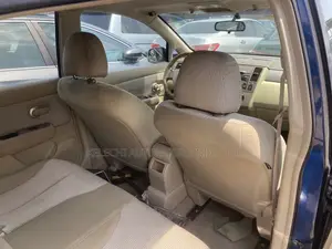 Nissan Versa 1.8 SL Hatchback 2007 Blue