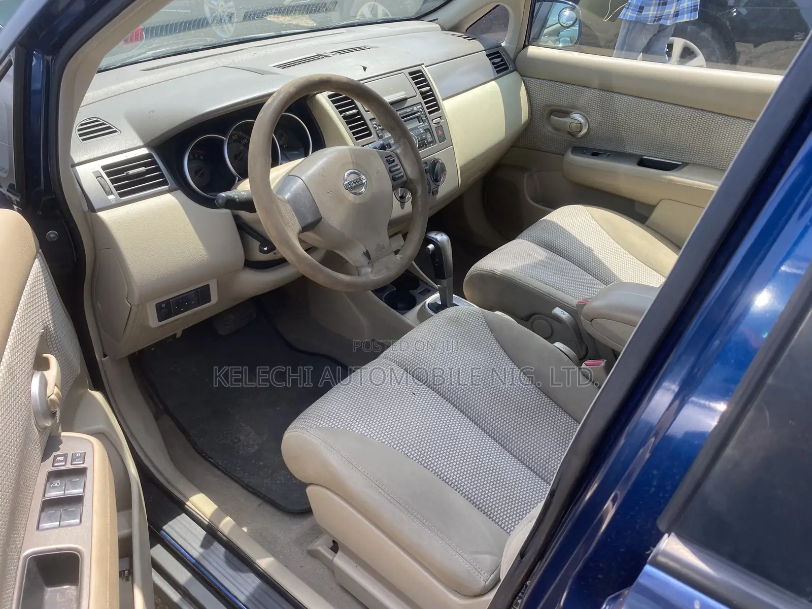 Nissan Versa 1.8 SL Hatchback 2007 Blue