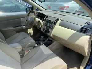 Nissan Versa 1.8 SL Hatchback 2007 Blue
