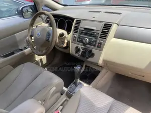 Nissan Versa 1.8 SL Hatchback 2007 Blue