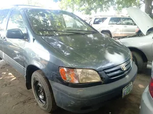Toyota Sienna LE 2002 Blue