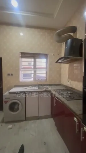 1bdrm Room & Parlour in Van Daniels, Lekki Phase 2 for rent