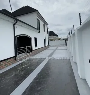 4bdrm Duplex in Osubi Warri for sale