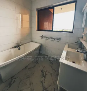 Furnished 4bdrm Duplex in Bananas Lsland for rent