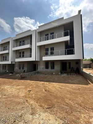 4bdrm Duplex in Lifecamp Main for sale