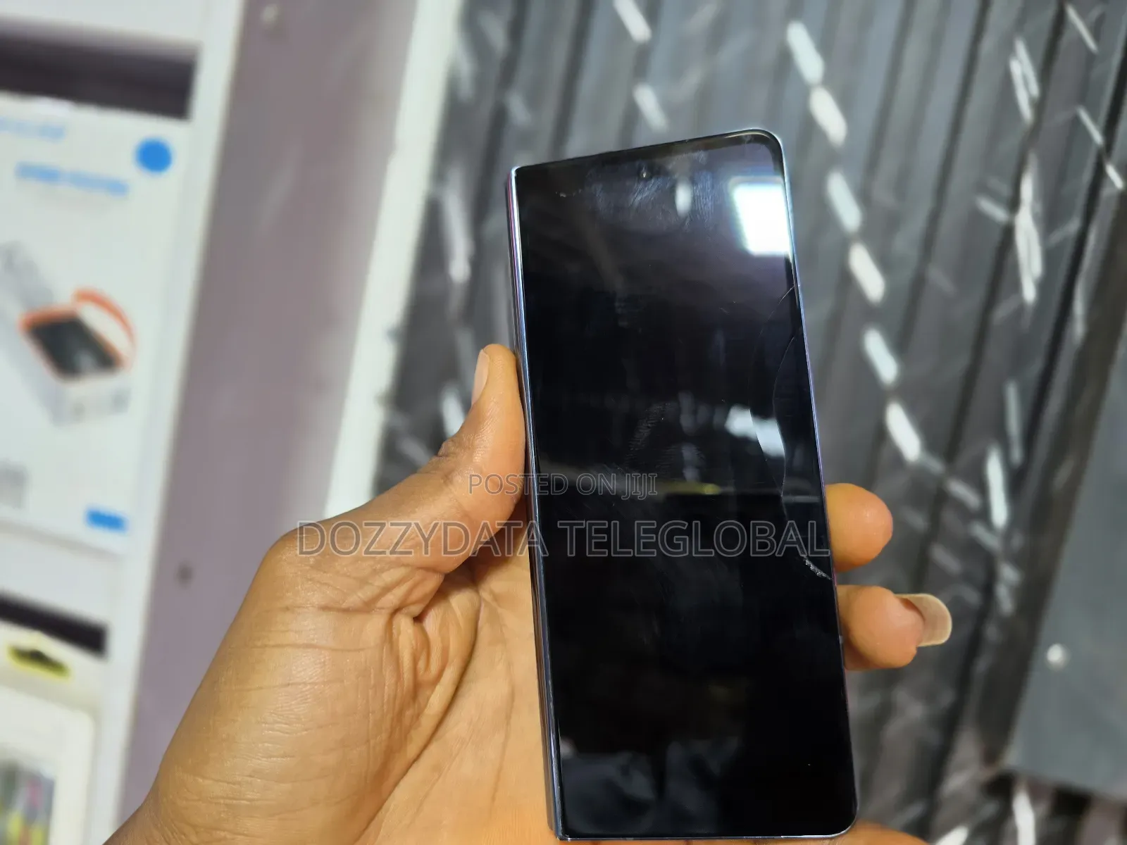 Samsung Galaxy Z Fold 4 Followcome Outer Screen