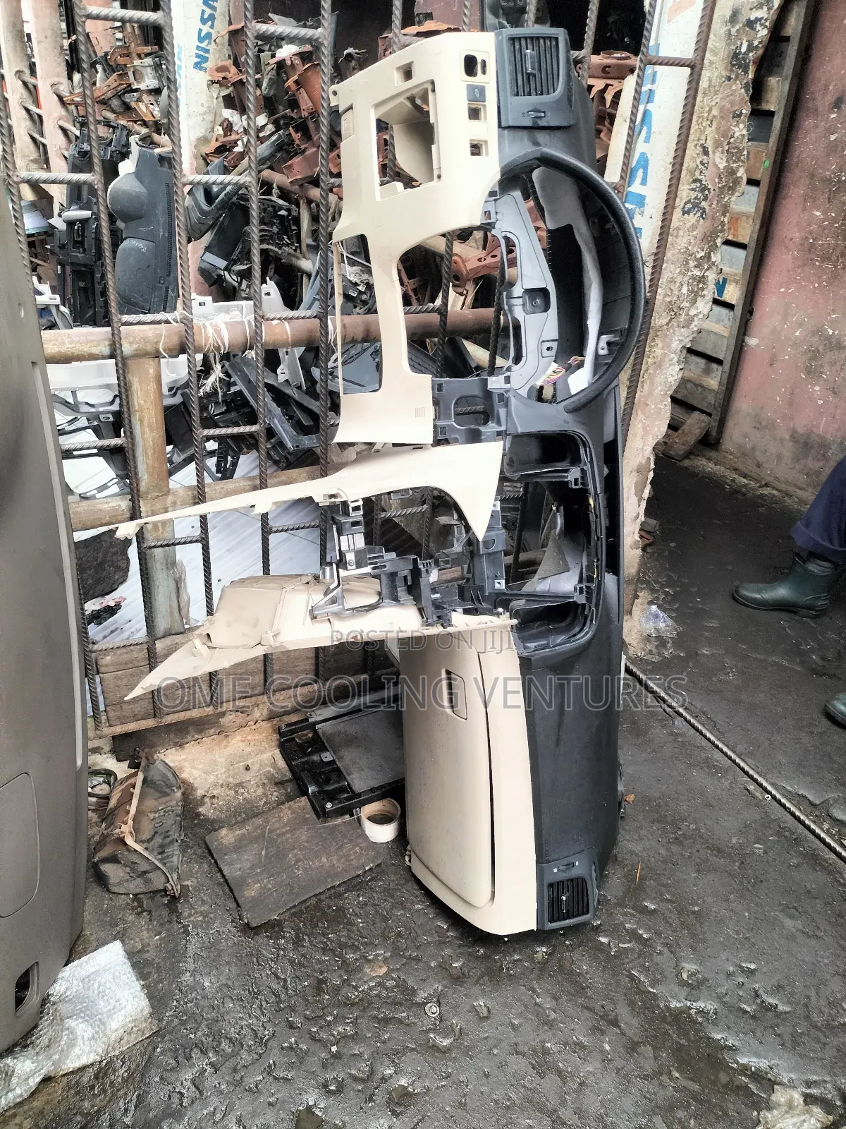 Dashboard For Venza 2013 Model Without Scratch Is Available.