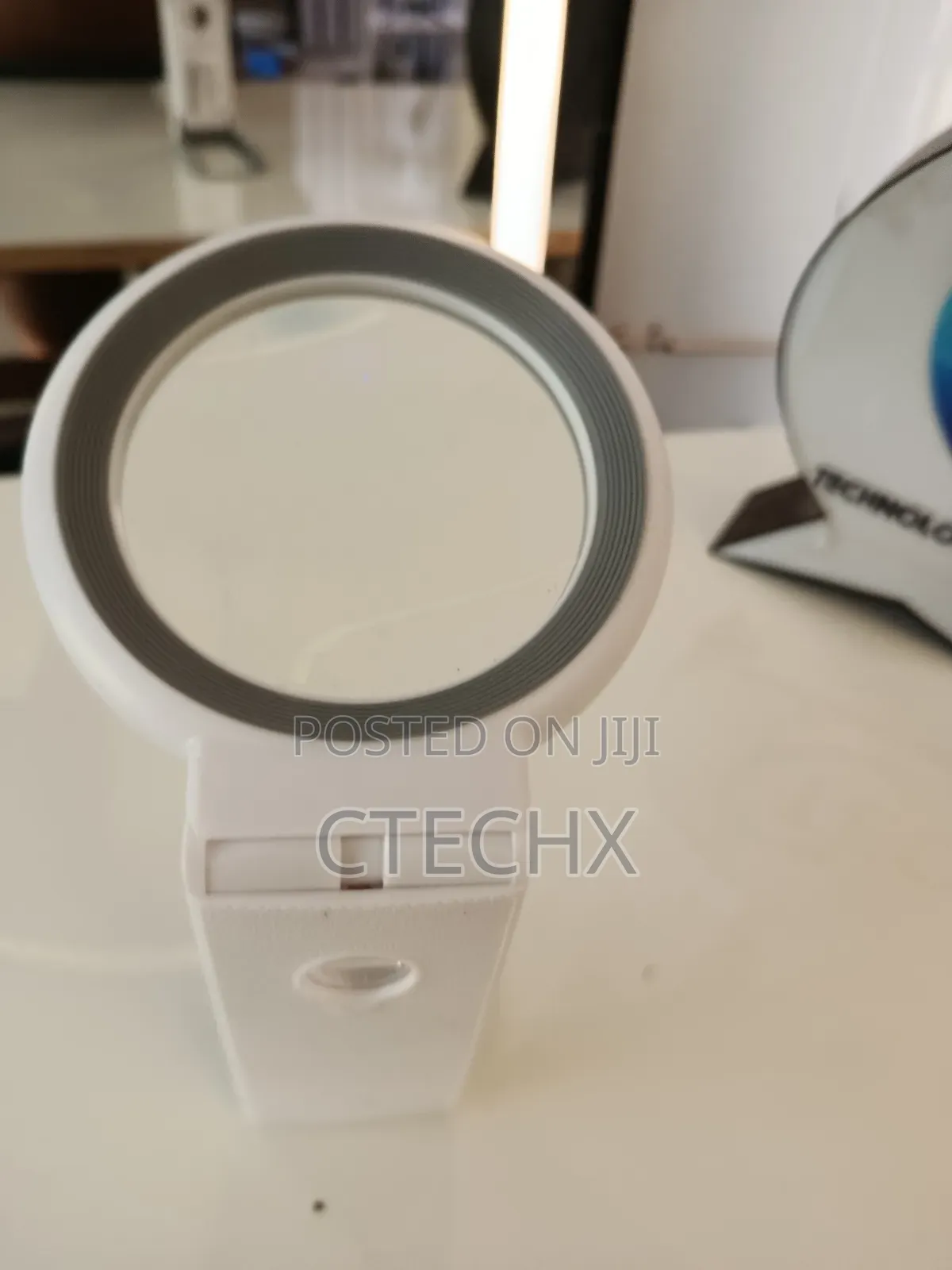 30x 10x Magnifying Glass With Light And Stand.