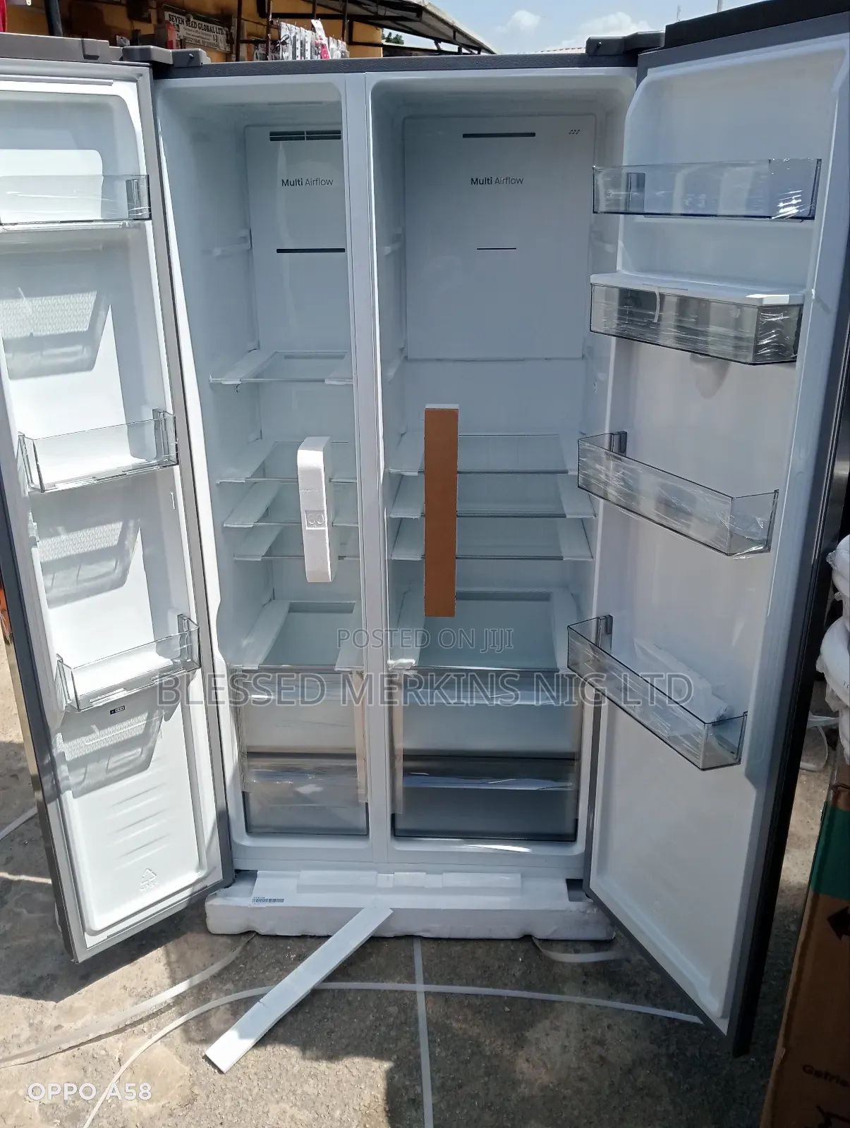 Hisense Side by Side Fridge With Water Dispenser 529litres