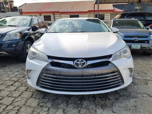 Toyota Camry LE 4dr Sedan (2.5L 4cyl 6A) 2017 White