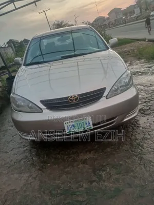 Photo - Toyota Camry 2004 Gold
