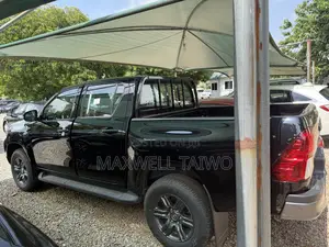 New Toyota Hilux 2024 Black