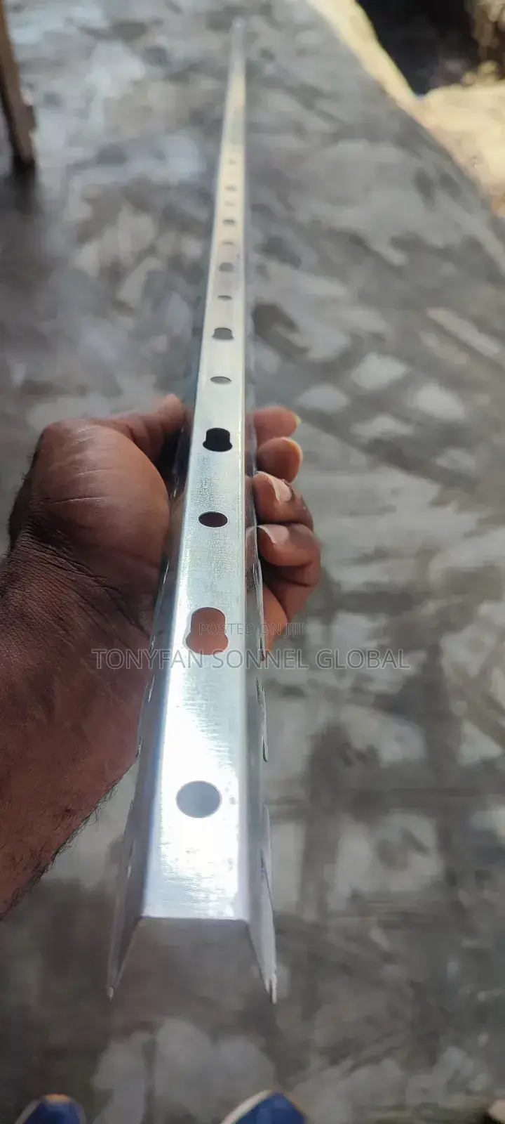 Ceiling Hanger