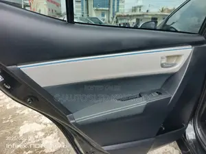 Toyota Corolla LE ECO Premium (1.8L 4cyl CVT) 2016 Black