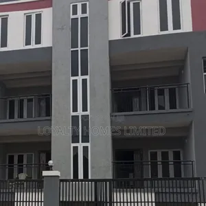 3bdrm Block of Flats in Surulere for sale