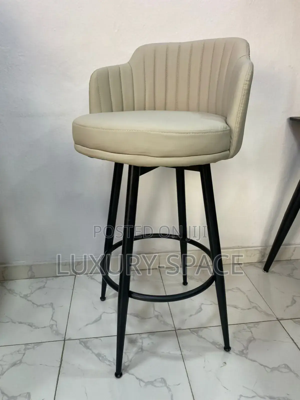 Top Quality Rotating High Barstool