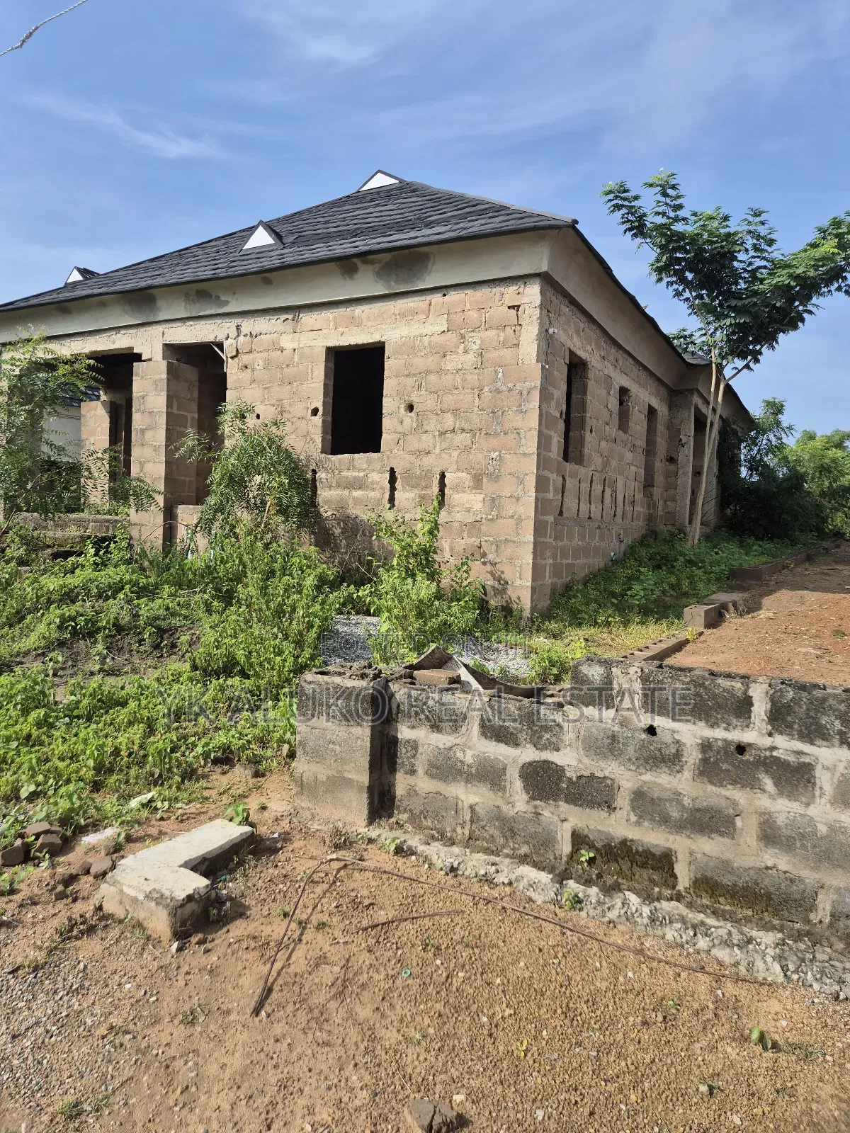 3bdrm Bungalow In Equity Estate Along For Sale