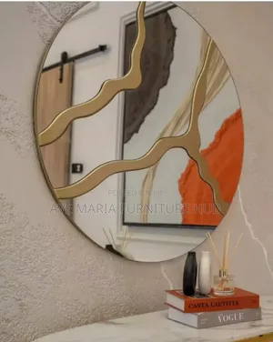 Single Wall Mirror Decoration.