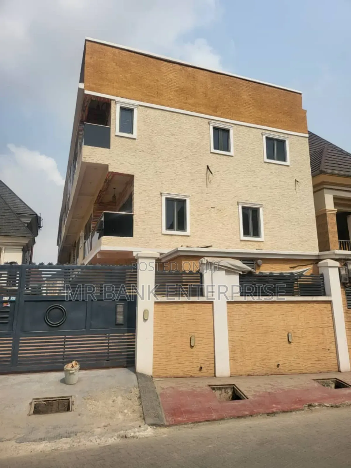 5bdrm Townhouse/Terrace in Ago Palace for sale