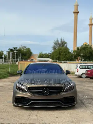 Mercedes-Benz C63 S RWD Coupe (4.0L V8 7A) 2017 Gold