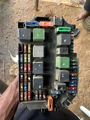 Mercedes Benz S550 W221 Front Fuse Box