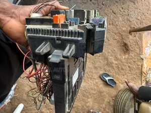 Mercedes Benz S550 W221 Front Fuse Box