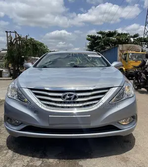 Photo - Hyundai Sonata GLS Sedan FWD (2.4L 4cyl 6A) 2012 Blue