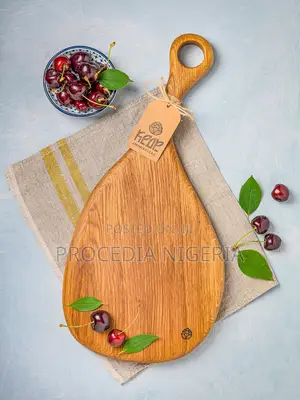 Leaf-Shaped Wooden Serving Board – 35cm