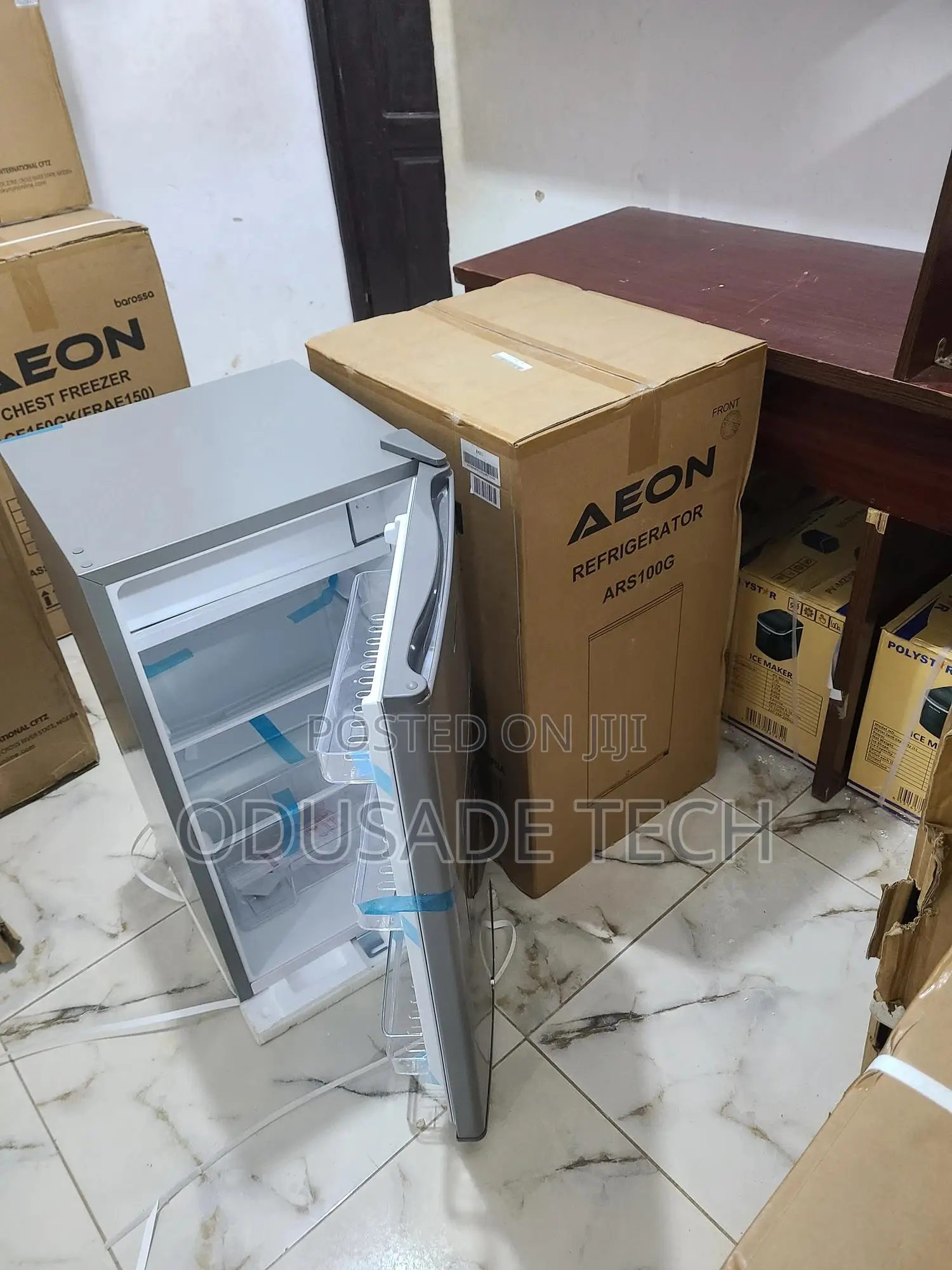 Aeon Ars100g – Compact Fridge With Chiller Compartment 100l