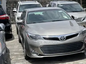 Toyota Avalon XLE Premium 4dr Sedan (3.5L 6cyl 6A) 2014 Gold
