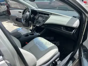 Toyota Avalon XLE Premium 4dr Sedan (3.5L 6cyl 6A) 2014 Gold