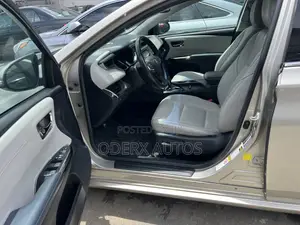 Toyota Avalon XLE Premium 4dr Sedan (3.5L 6cyl 6A) 2014 Gold