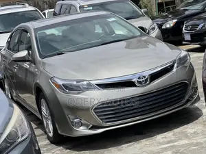 Toyota Avalon XLE Premium 4dr Sedan (3.5L 6cyl 6A) 2014 Gold