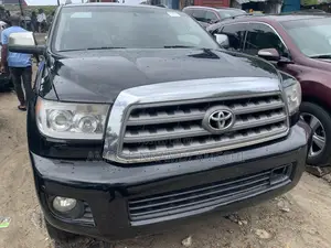 Toyota Sequoia Platinum 4dr SUV (5.7L 8cyl 6A) 2013 Black