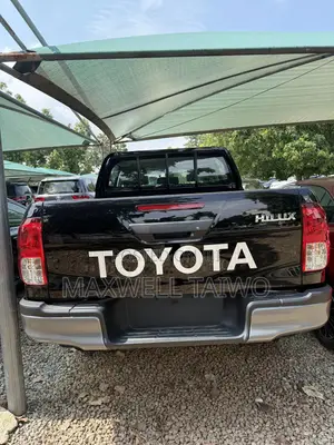 New Toyota Hilux 2024 Black
